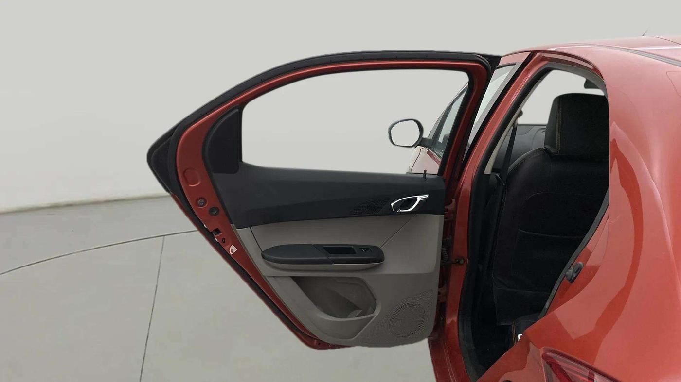 2016 Tata Tiago XZ PETROL, Petrol, Manual, 31,200 km, LHS Rear Door