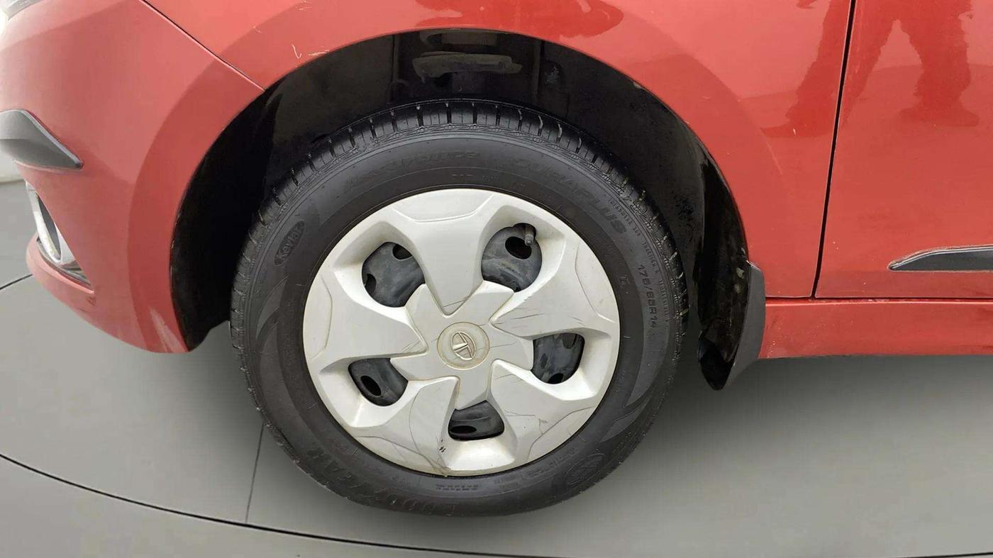 2016 Tata Tiago XZ PETROL, Petrol, Manual, 31,200 km, Left Front Wheel