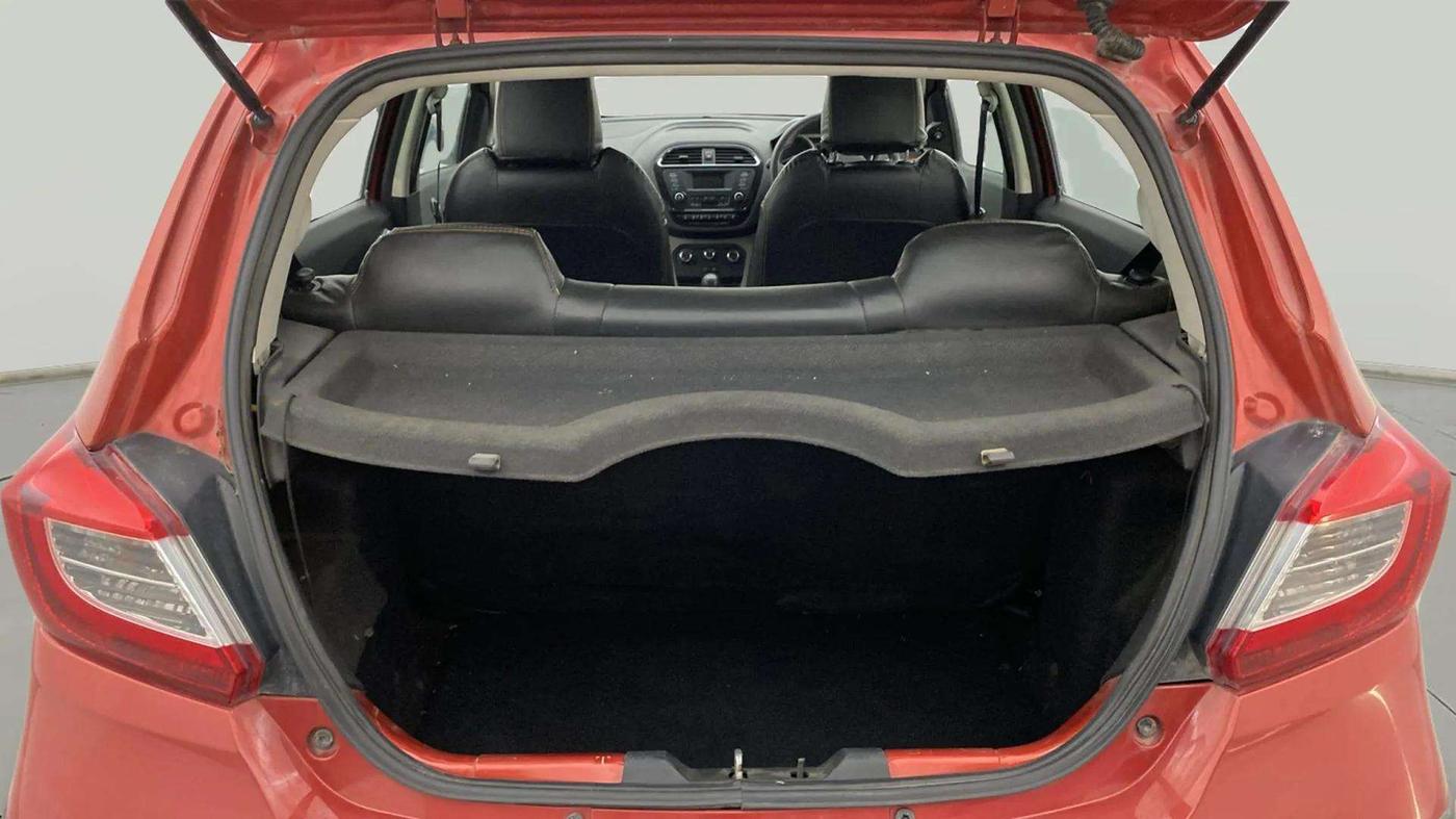 2016 Tata Tiago XZ PETROL, Petrol, Manual, 31,200 km, Boot Inside