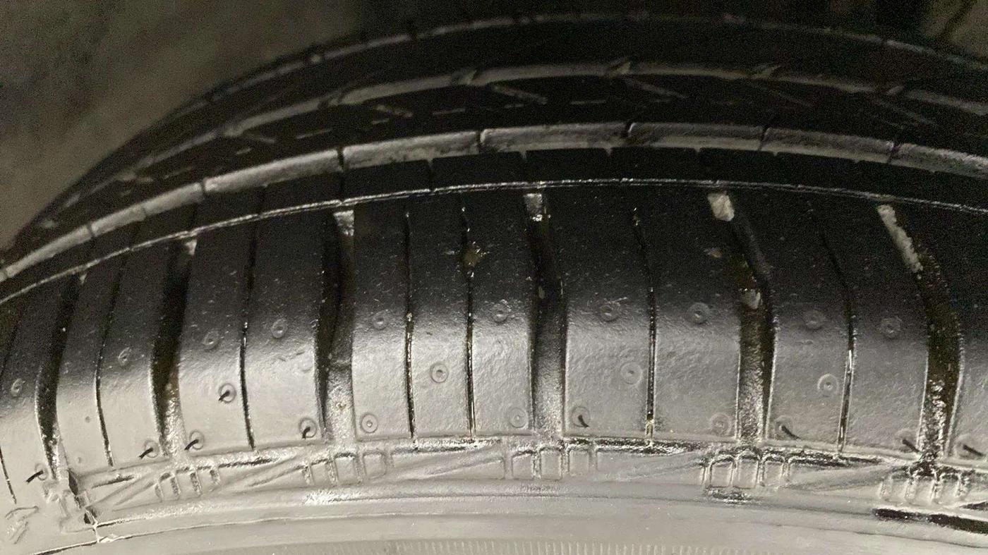 2016 Tata Tiago XZ PETROL, Petrol, Manual, 31,200 km, Right Front Tyre Tread