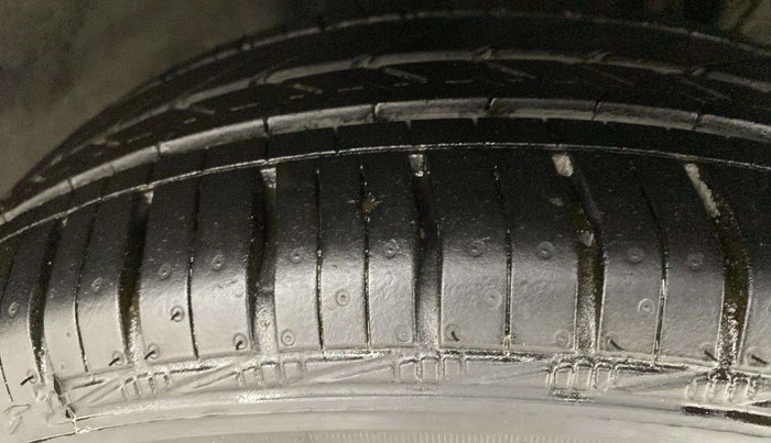 2016 Tata Tiago XZ PETROL, Petrol, Manual, 31,200 km, Right Front Tyre Tread
