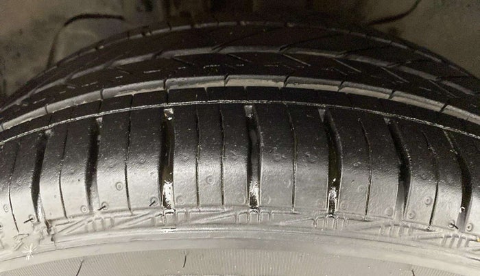 2016 Tata Tiago XZ PETROL, Petrol, Manual, 31,200 km, Left Front Tyre Tread