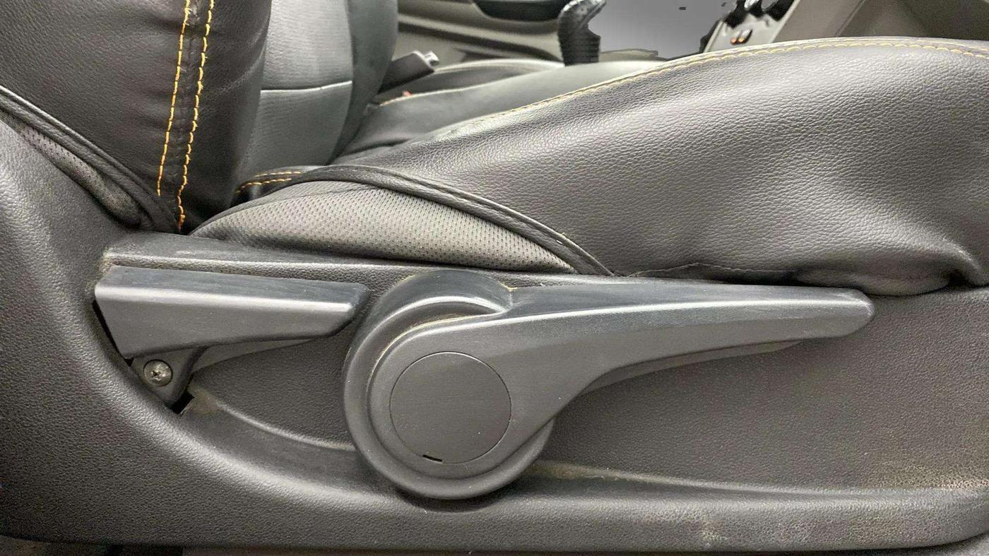 2016 Tata Tiago XZ PETROL, Petrol, Manual, 31,200 km, Driver Side Adjustment Panel