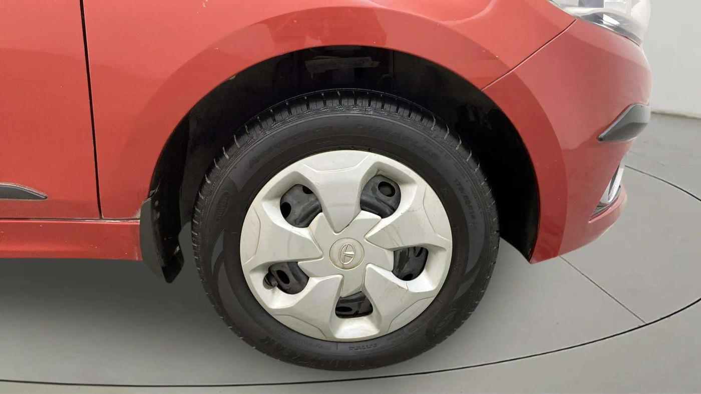2016 Tata Tiago XZ PETROL, Petrol, Manual, 31,200 km, Right Front Wheel