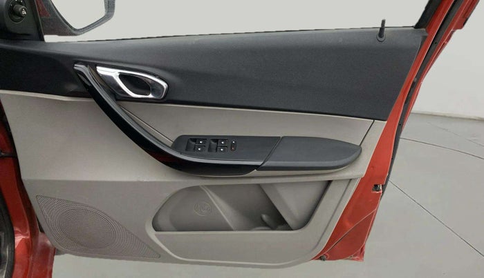 2016 Tata Tiago XZ PETROL, Petrol, Manual, 31,200 km, Driver Side Door Panels Control