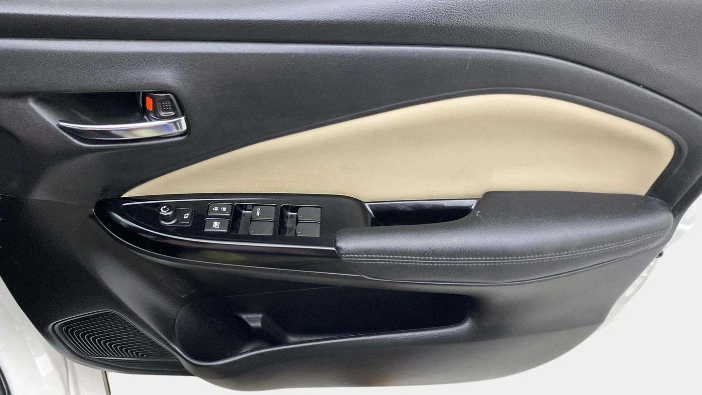 2023 Toyota Glanza G AMT, Petrol, Automatic, 37,830 km, Driver Side Door Panels Control