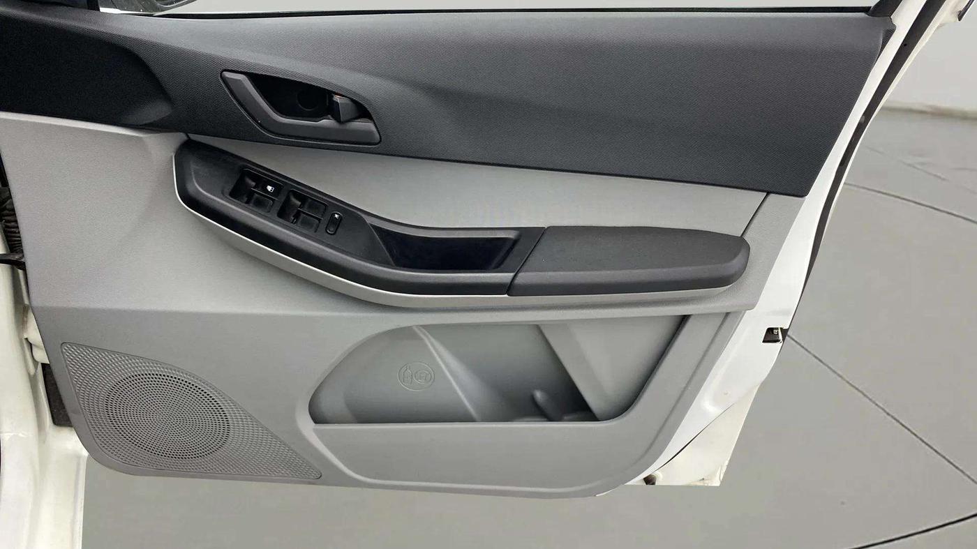 2024 Tata Tiago XTA CNG , CNG, Automatic, 6,485 km, Driver Side Door Panels Control