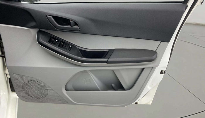 2024 Tata Tiago XTA CNG , CNG, Automatic, 6,102 km, Driver Side Door Panels Control