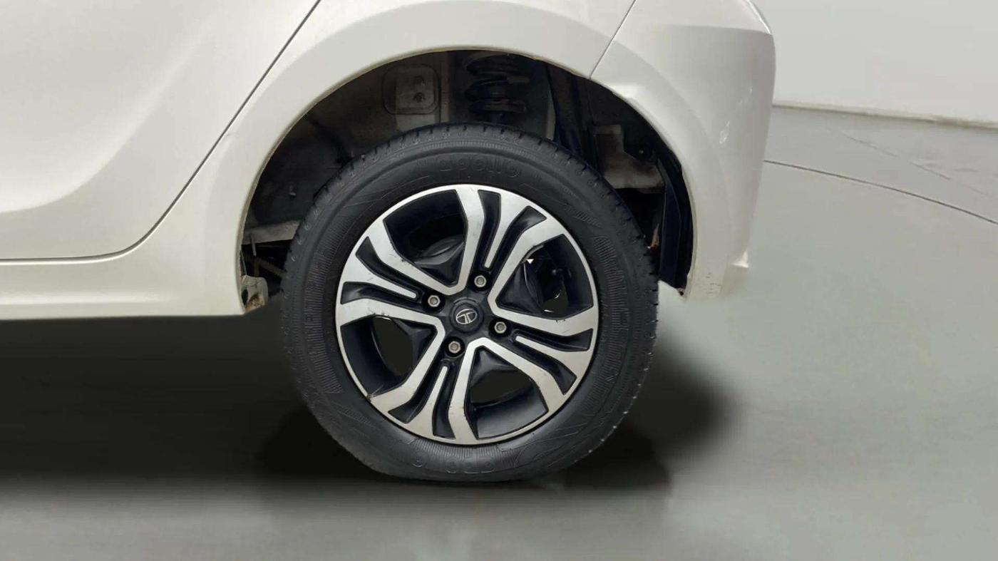 2024 Tata Tiago XTA CNG , CNG, Automatic, 6,485 km, Left Rear Wheel