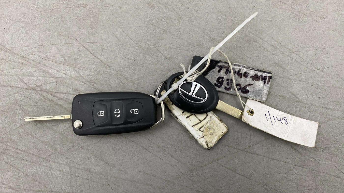 2024 Tata Tiago XTA CNG , CNG, Automatic, 6,485 km, Key Close Up