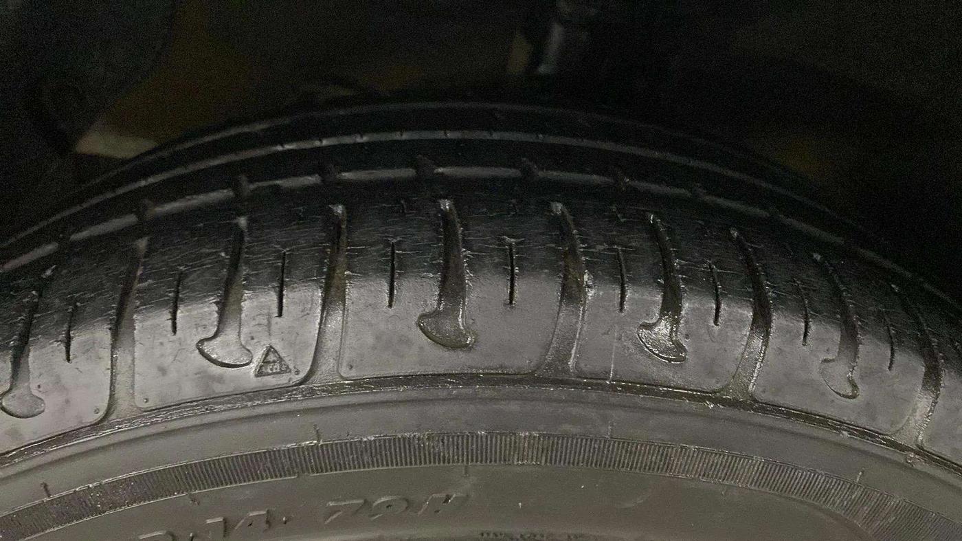 2019 Hyundai Grand i10 MAGNA 1.2 KAPPA VTVT, Petrol, Manual, 36,410 km, Left Front Tyre Tread