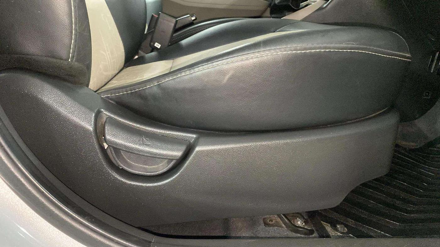 2019 Hyundai Grand i10 MAGNA 1.2 KAPPA VTVT, Petrol, Manual, 36,410 km, Driver Side Adjustment Panel