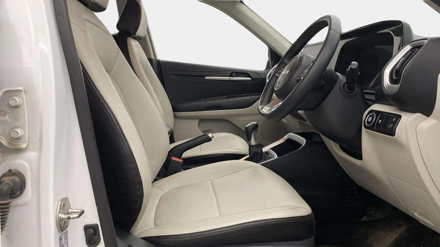 2022 KIA SONET HTX 1.0 IMT, Petrol, Manual, 20,342 km, Right Side Front Door Cabin