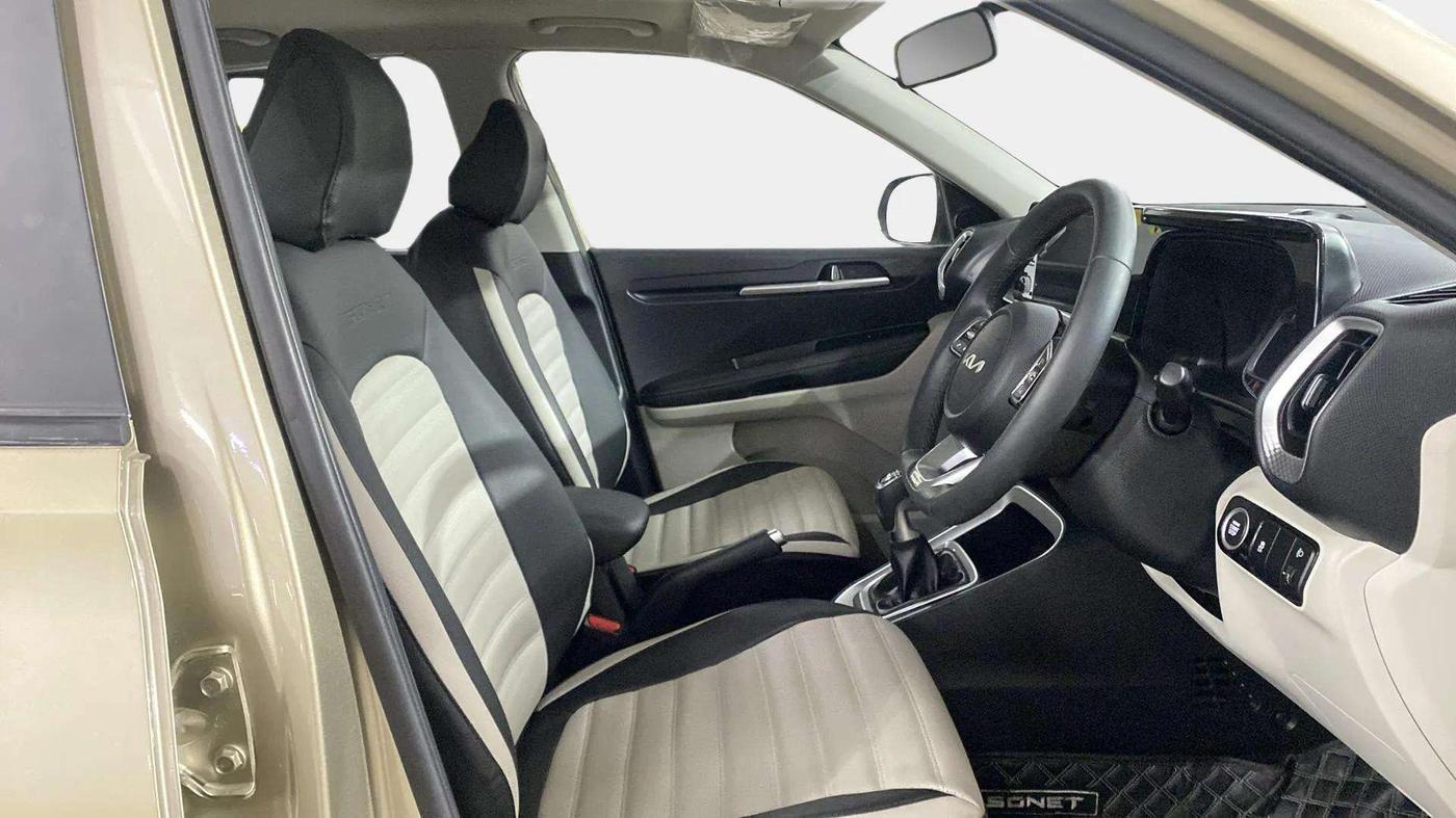 2021 KIA SONET HTX 1.0 IMT, Petrol, Manual, 9,575 km, Right Side Front Door Cabin