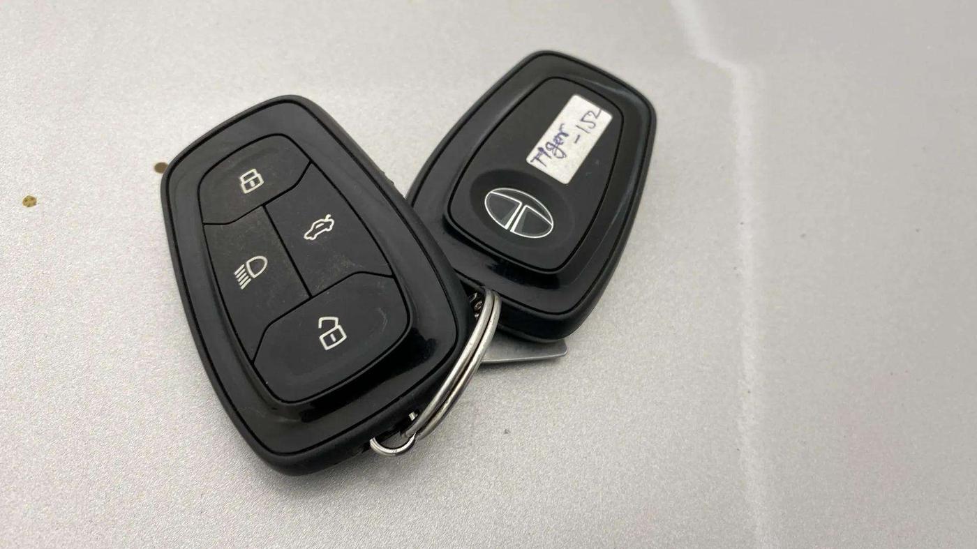 2021 Tata TIGOR XZ PLUS PETROL, Petrol, Manual, 34,928 km, Key Close Up