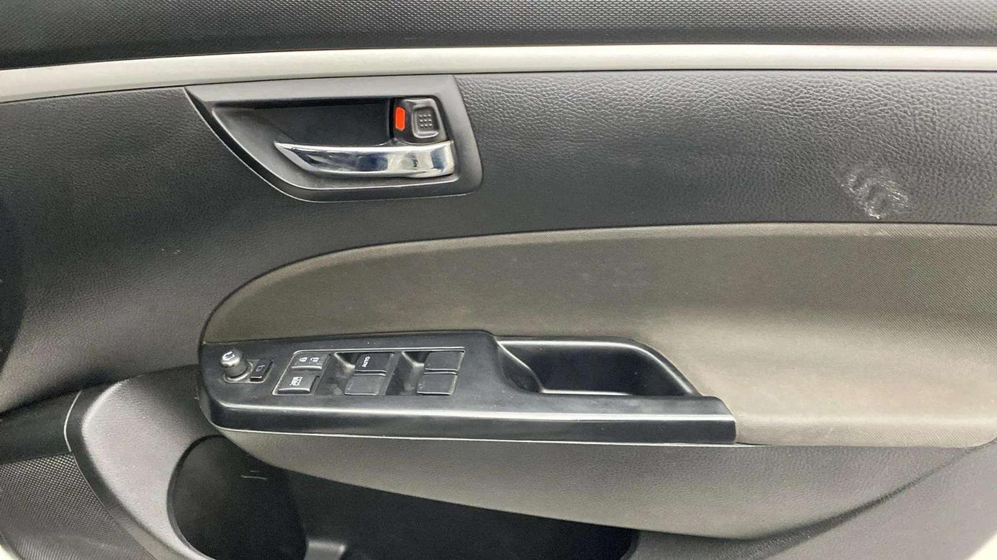 2015 Maruti Swift VXI, Petrol, Manual, 84,909 km, Driver Side Door Panels Control