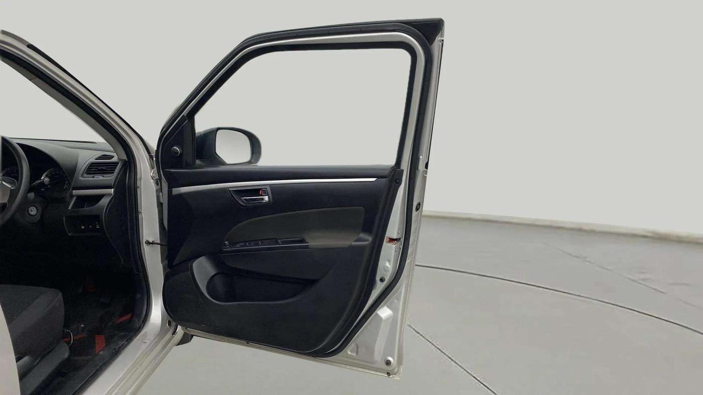 2015 Maruti Swift VXI, Petrol, Manual, 84,909 km, RHS Front Door