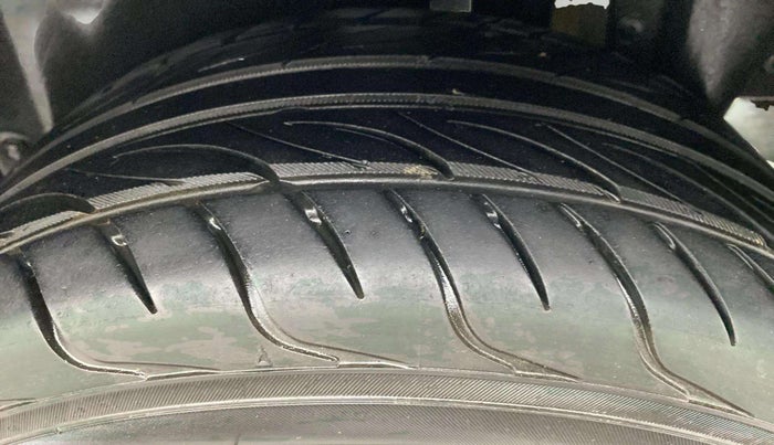 2015 Maruti Swift VXI, Petrol, Manual, 84,909 km, Left Rear Tyre Tread