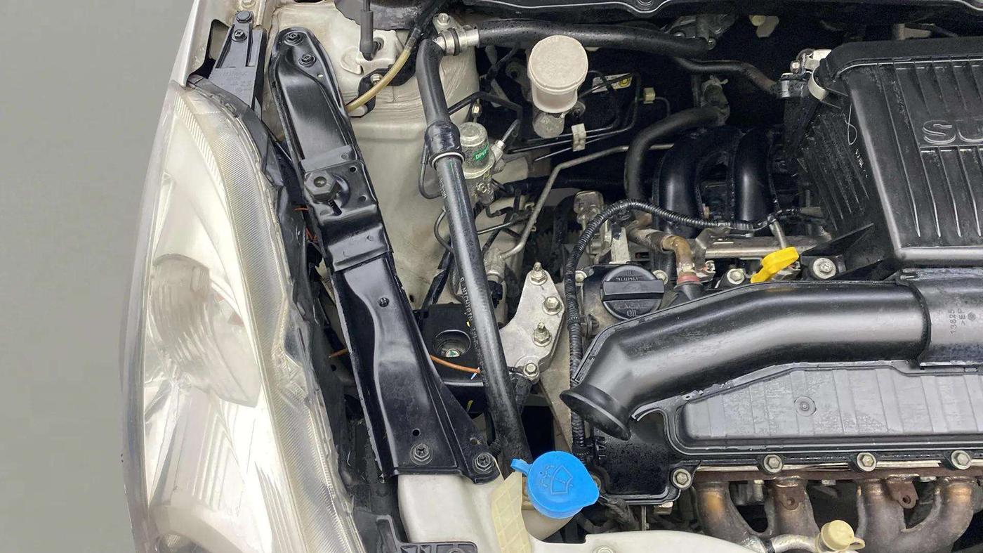 2015 Maruti Swift VXI, Petrol, Manual, 84,909 km, Engine View - Right