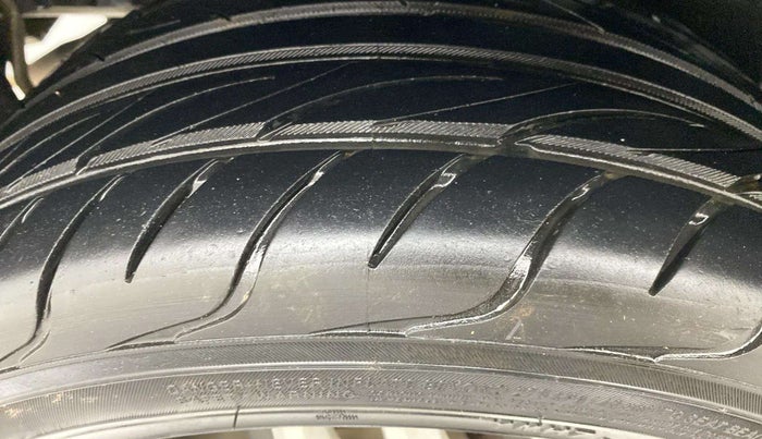 2015 Maruti Swift VXI, Petrol, Manual, 84,909 km, Right Rear Tyre Tread