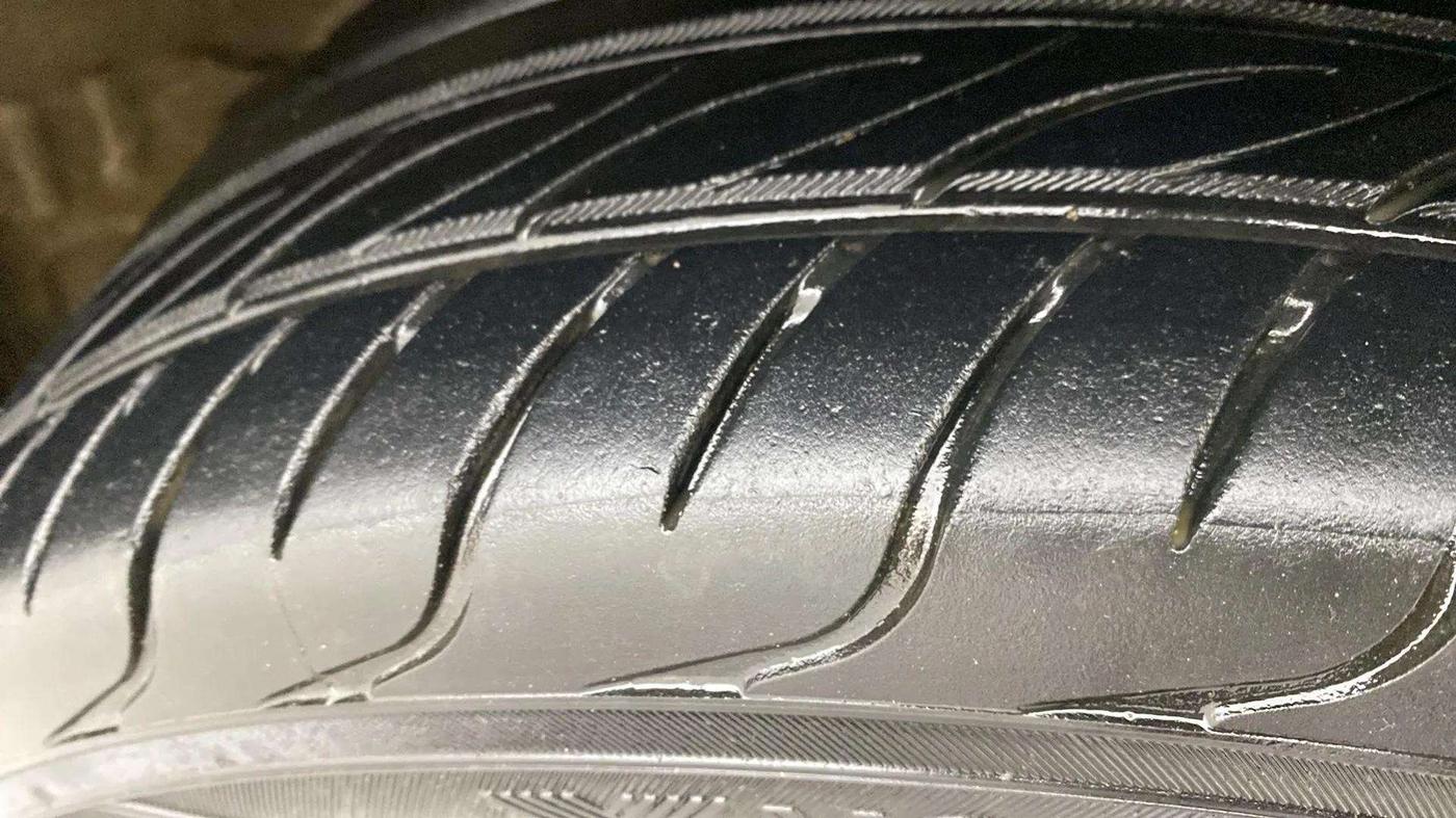 2015 Maruti Swift VXI, Petrol, Manual, 84,909 km, Right Front Tyre Tread