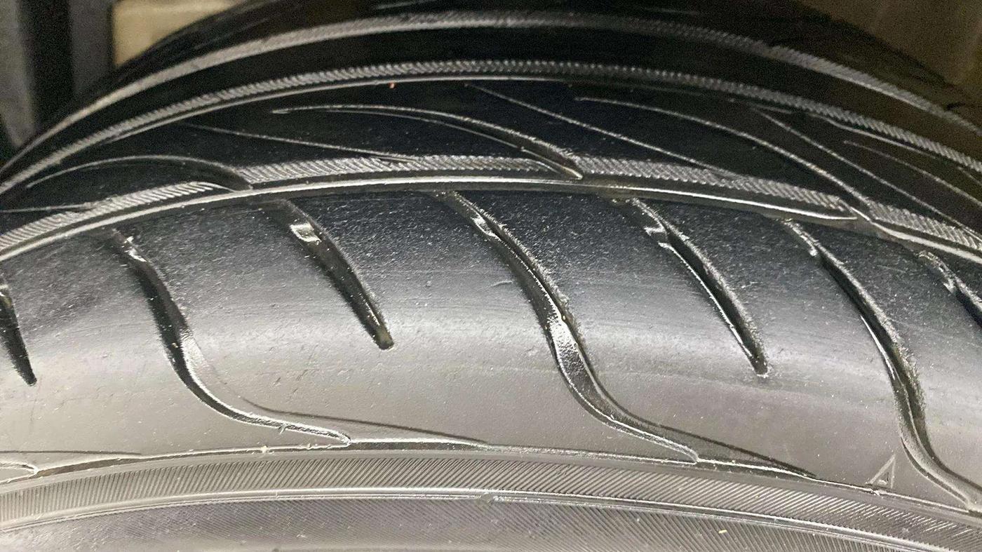2015 Maruti Swift VXI, Petrol, Manual, 84,909 km, Left Front Tyre Tread