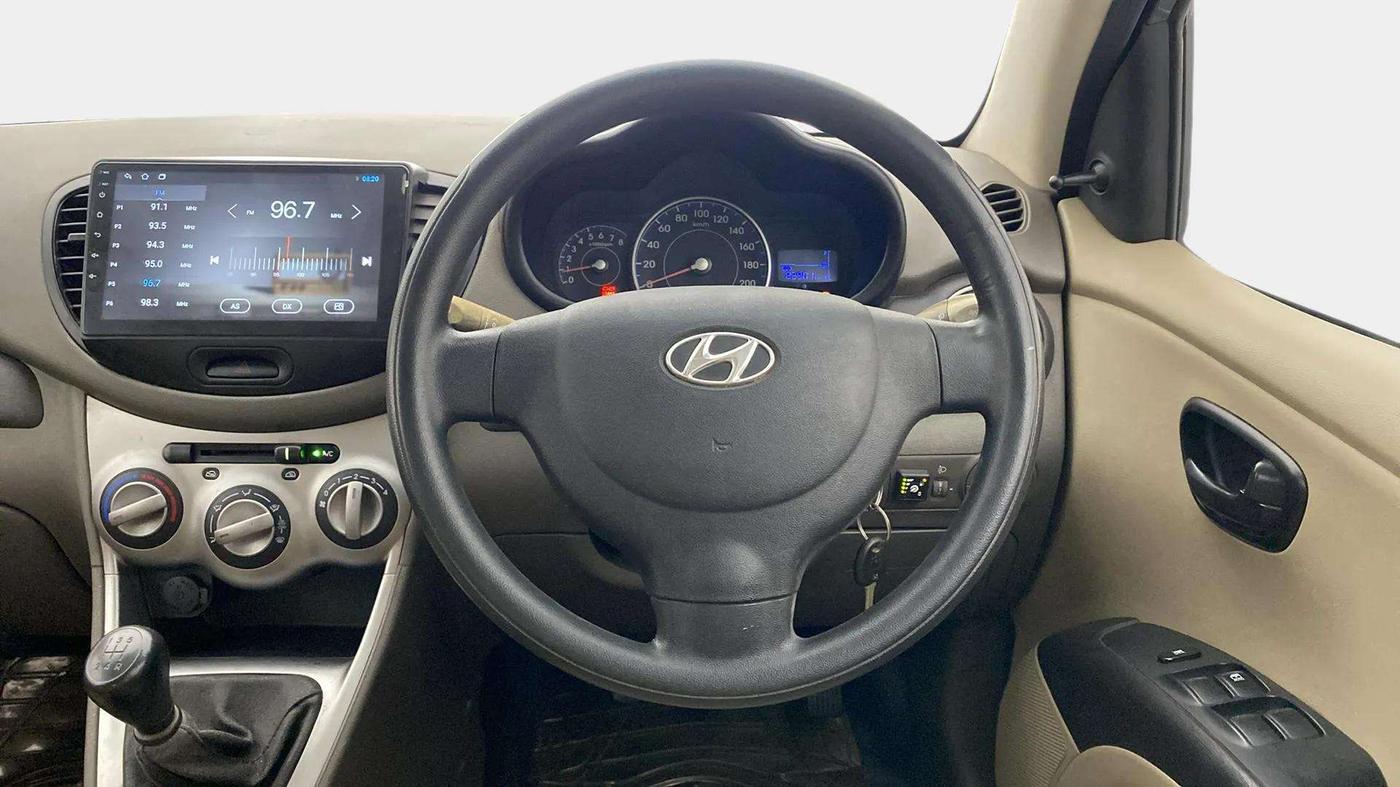 2014 Hyundai i10 MAGNA 1.1, CNG, Manual, 82,935 km, Steering Wheel Close Up