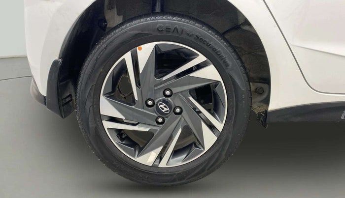 2021 Hyundai NEW I20 ASTA 1.2 MT, Petrol, Manual, 23,817 km, Right Rear Wheel