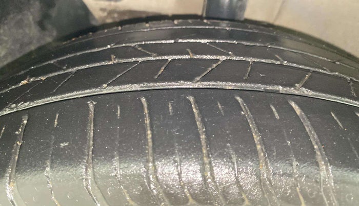 2021 Hyundai NEW I20 ASTA 1.2 MT, Petrol, Manual, 23,817 km, Left Front Tyre Tread