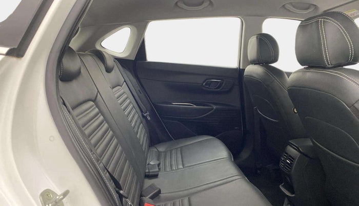 2021 Hyundai NEW I20 ASTA 1.2 MT, Petrol, Manual, 23,817 km, Right Side Rear Door Cabin