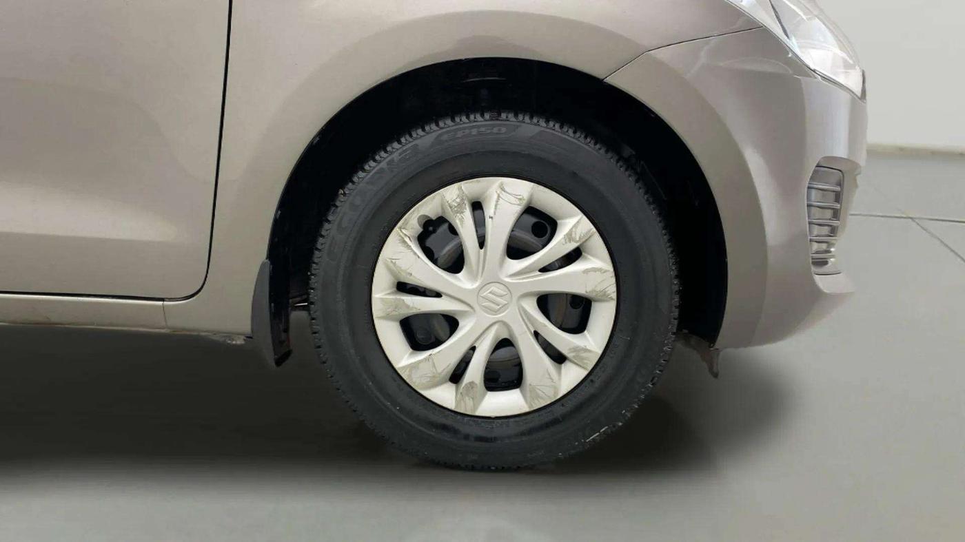 2020 Maruti Swift VXI, Petrol, Manual, 44,997 km, Right Front Wheel