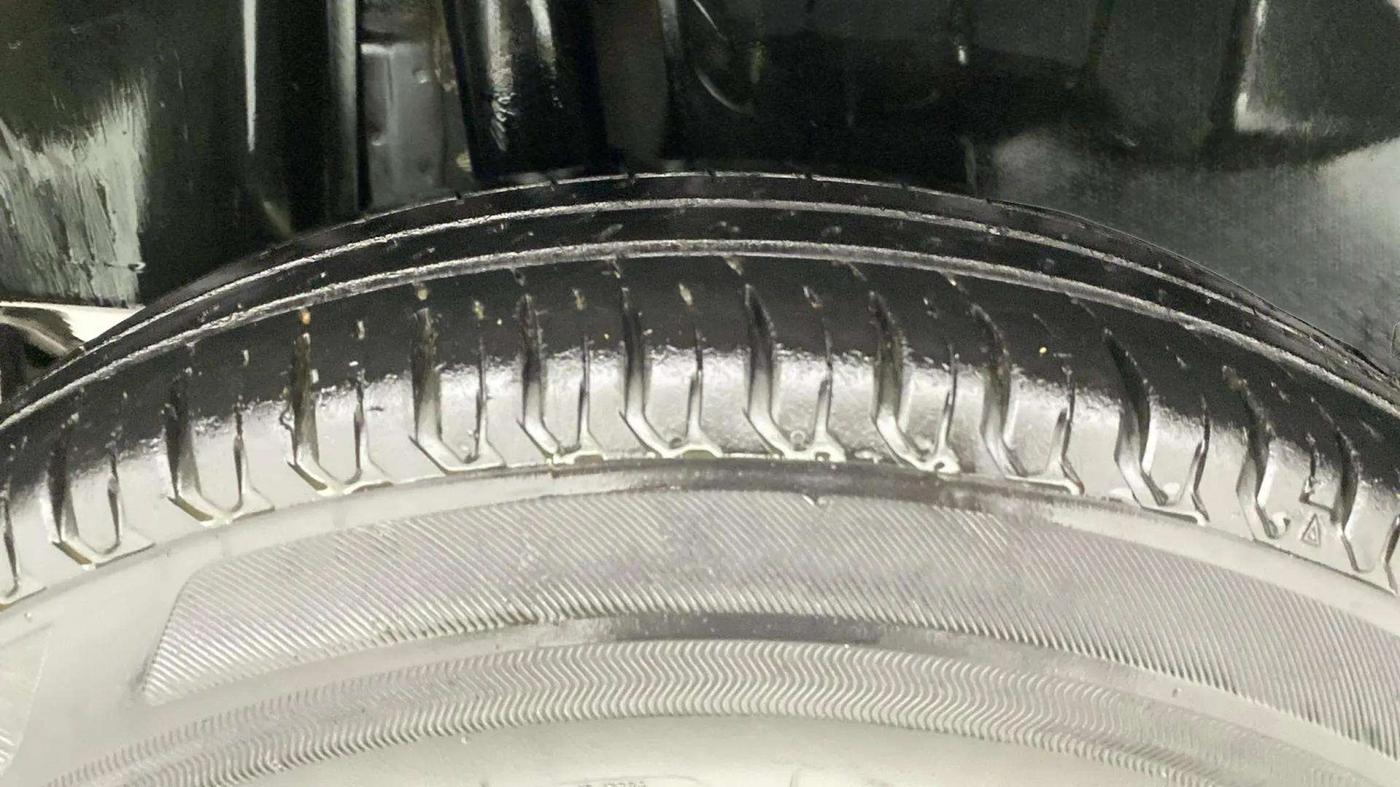 2020 Maruti Swift VXI, Petrol, Manual, 44,997 km, Right Rear Tyre Tread