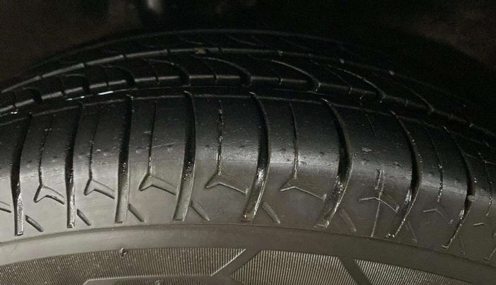 2018 Maruti Celerio VXI (O) CNG, CNG, Manual, 71,582 km, Right Front Tyre Tread