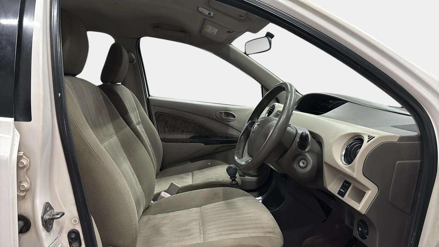 2015 Toyota Etios VX-D, Diesel, Manual, 64,228 km, Right Side Front Door Cabin