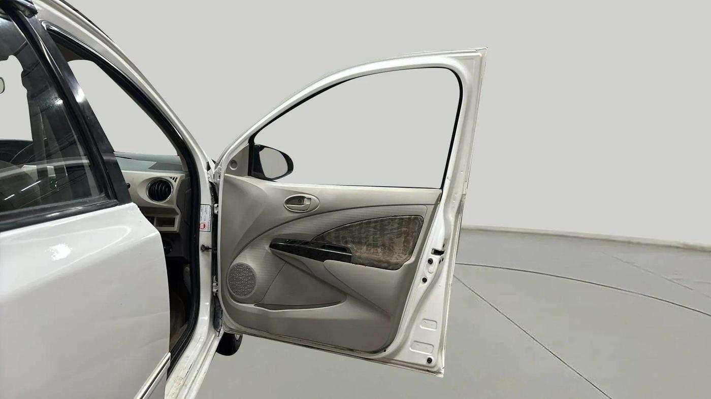 2015 Toyota Etios VX-D, Diesel, Manual, 64,228 km, RHS Front Door