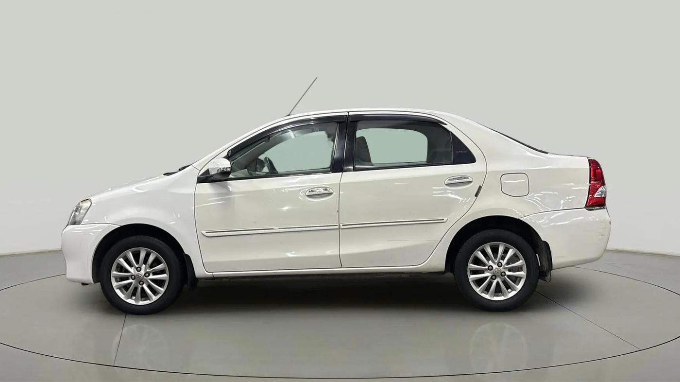 2015 Toyota Etios VX-D, Diesel, Manual, 64,228 km, Left Side