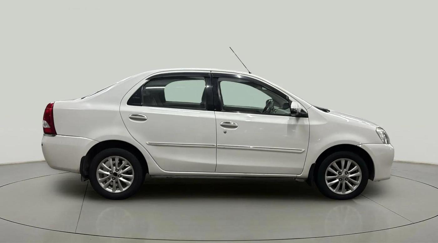 2015 Toyota Etios VX-D, Diesel, Manual, 64,228 km, Right Side View