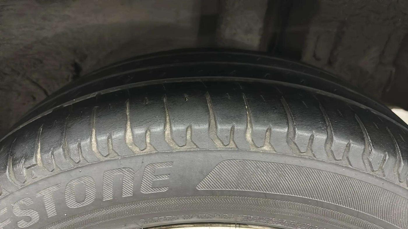 2015 Toyota Etios VX-D, Diesel, Manual, 64,228 km, Left Rear Tyre Tread
