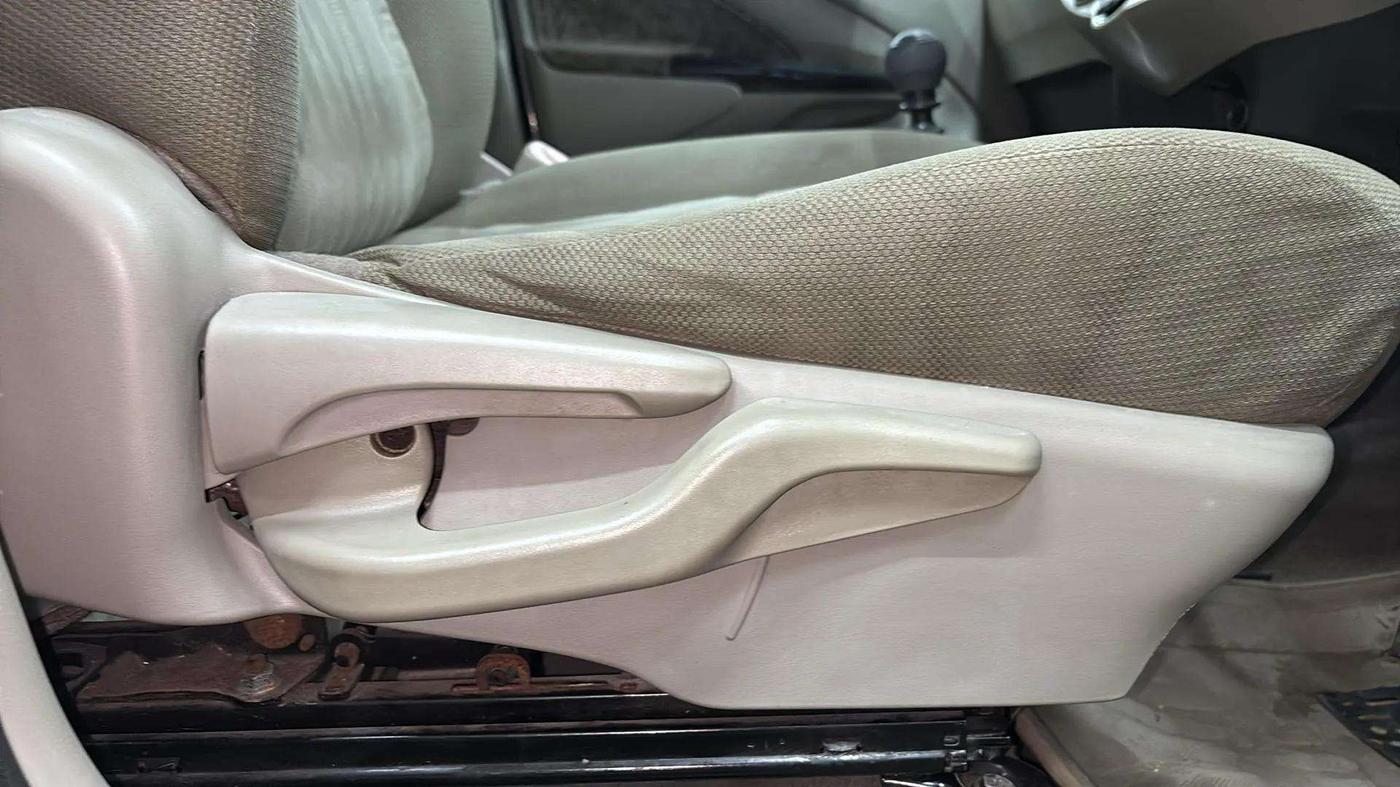 2015 Toyota Etios VX-D, Diesel, Manual, 64,228 km, Driver Side Adjustment Panel