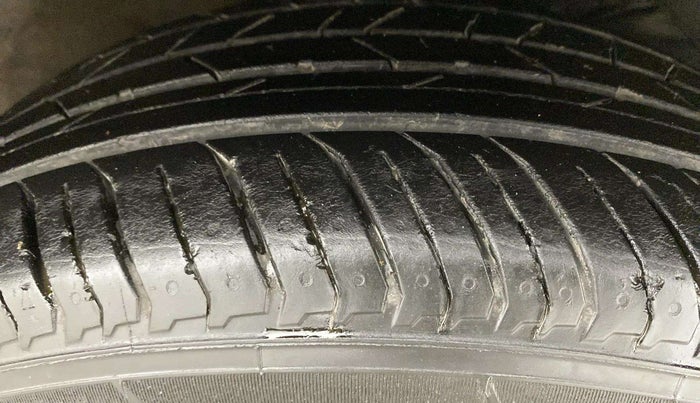 2017 Maruti Baleno ZETA CVT PETROL 1.2, Petrol, Automatic, 66,153 km, Right Front Tyre Tread