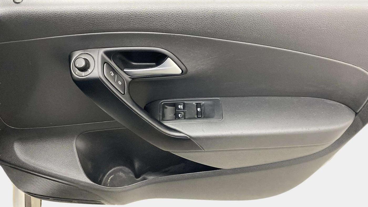 2022 Volkswagen Polo COMFORTLINE 1.0L TSI, Petrol, Manual, 20,456 km, Driver Side Door Panels Control