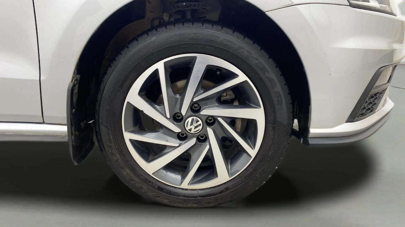 2022 Volkswagen Polo COMFORTLINE 1.0L TSI, Petrol, Manual, 20,456 km, Right Front Wheel