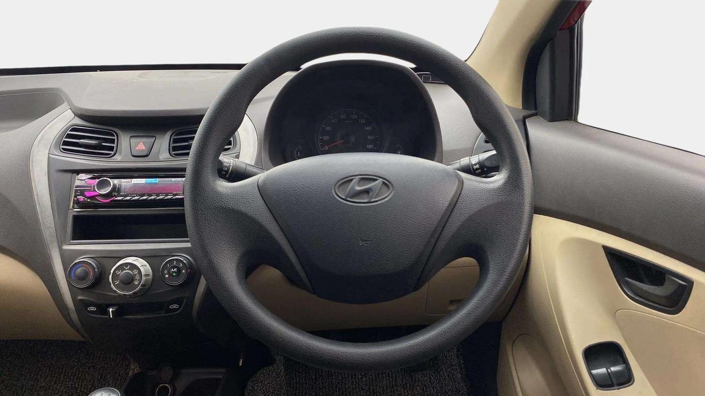 2013 Hyundai Eon ERA +, Petrol, Manual, 76,732 km, Steering Wheel Close Up