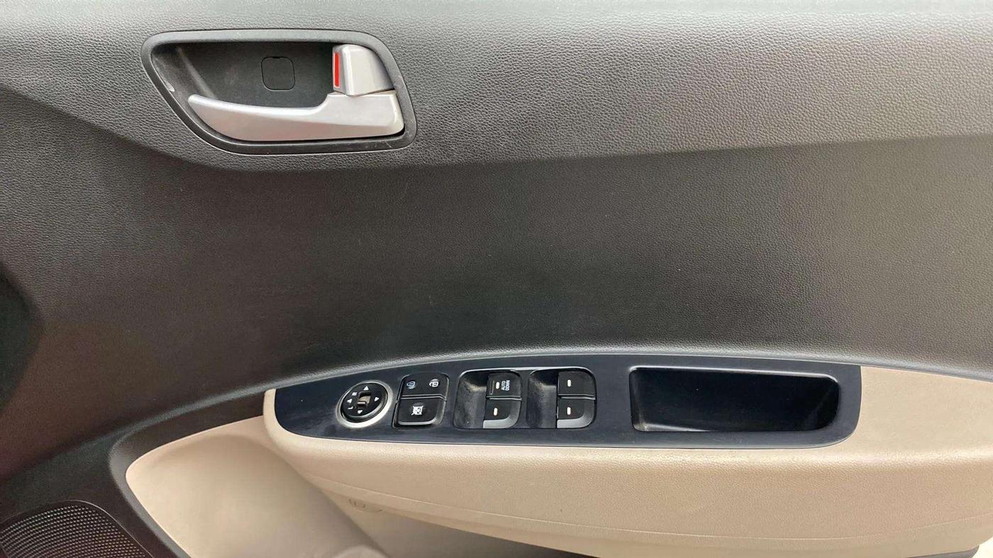 2018 Hyundai Grand i10 SPORTZ 1.2 KAPPA VTVT, Petrol, Manual, 33,525 km, Driver Side Door Panels Control