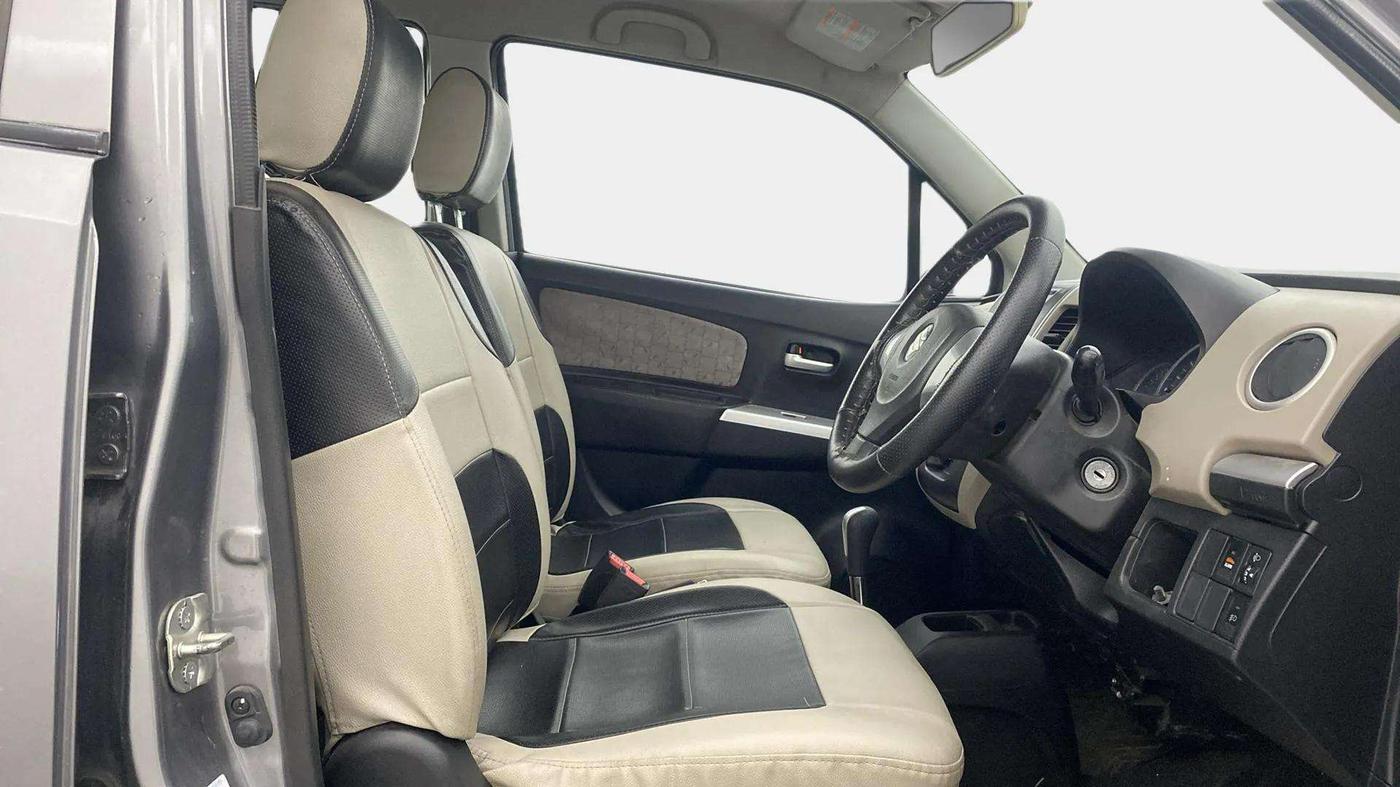 2016 Maruti Wagon R 1.0 VXI (O) AMT, Petrol, Automatic, 17,767 km, Right Side Front Door Cabin