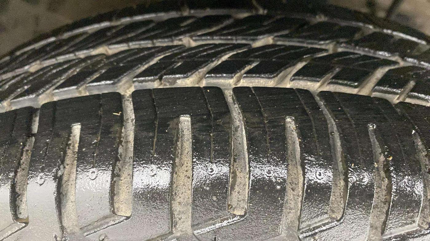 2016 Maruti Wagon R 1.0 VXI (O) AMT, Petrol, Automatic, 17,767 km, Right Front Tyre Tread