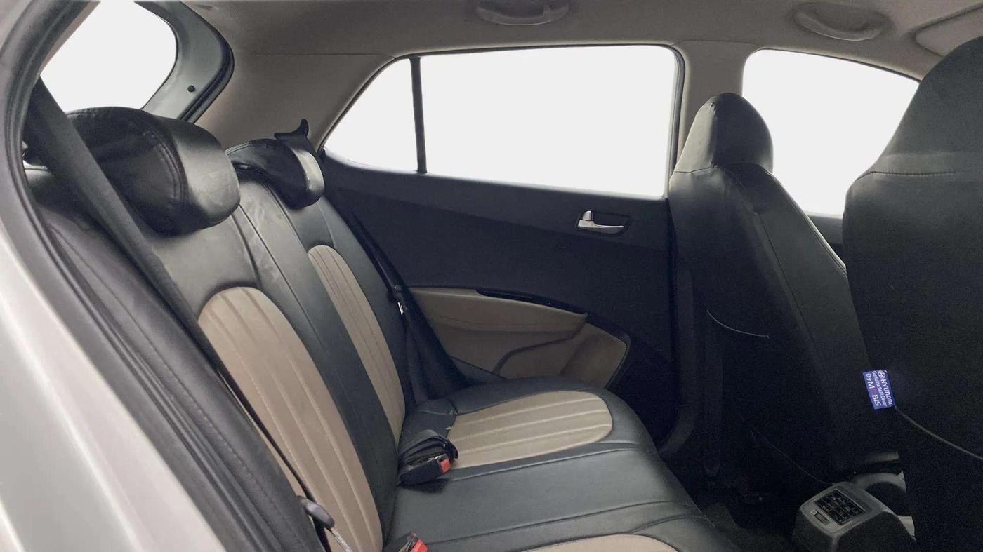 2016 Hyundai Grand i10 ASTA AT 1.2 KAPPA VTVT, Petrol, Automatic, 56,791 km, Right Side Rear Door Cabin