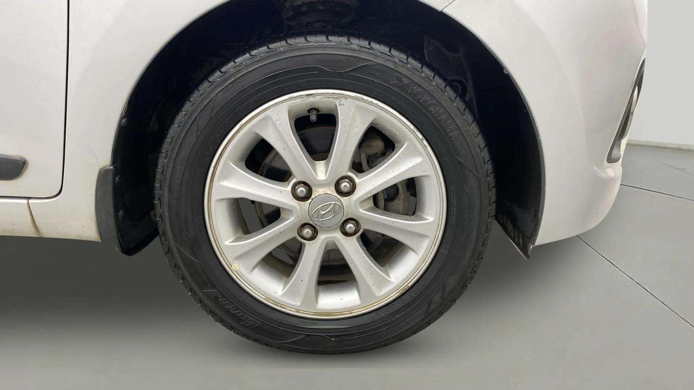 2016 Hyundai Grand i10 ASTA AT 1.2 KAPPA VTVT, Petrol, Automatic, 56,791 km, Right Front Wheel