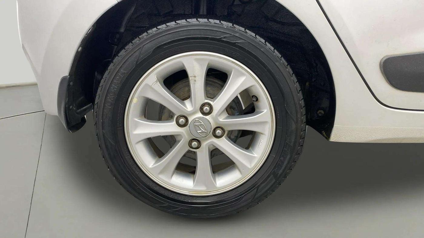 2016 Hyundai Grand i10 ASTA AT 1.2 KAPPA VTVT, Petrol, Automatic, 56,791 km, Right Rear Wheel
