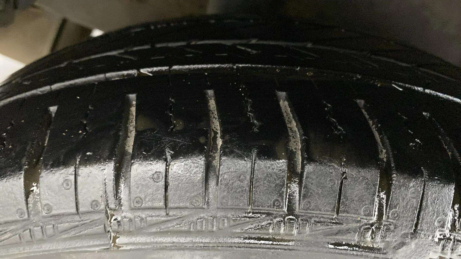 RHS-Rear-Tyre-Tread-19
